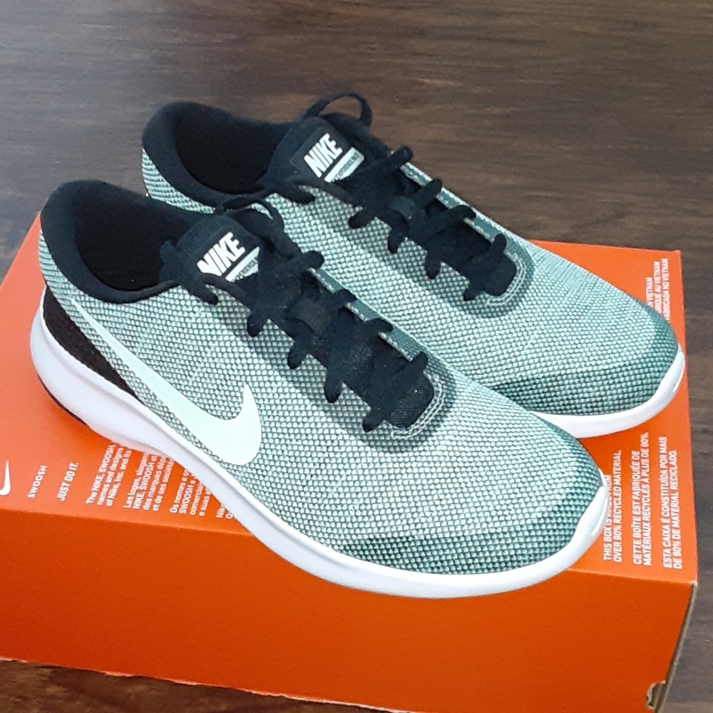 NIKE FLEX EXPERIENCE RN 7 SIZE 8